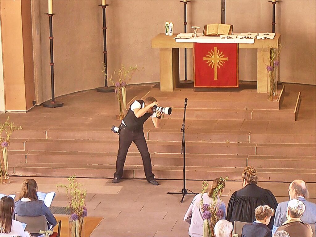 Kommunion & Konfirmation final 004 joerg konfi stehend 01